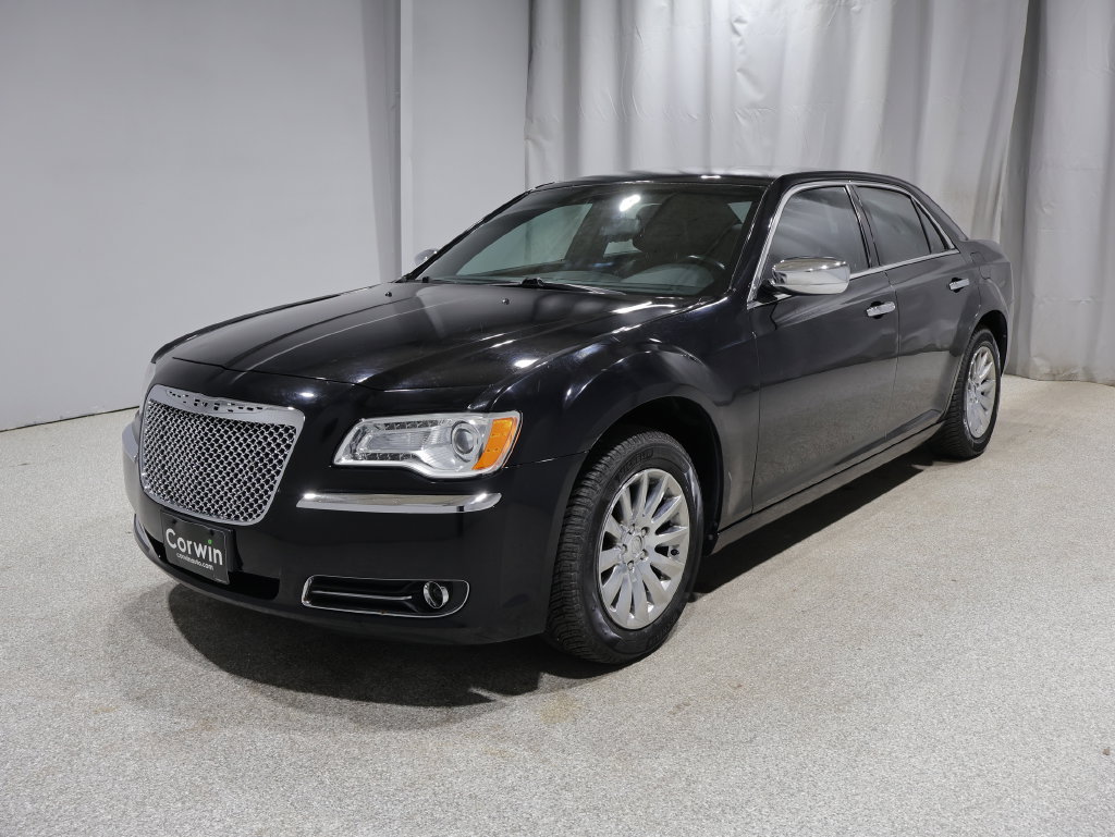 Used 2013 Chrysler 300 RWD image 18