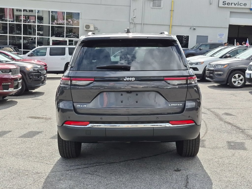 Used 2023 Jeep Grand Cherokee Limited AWD/4WD image 6
