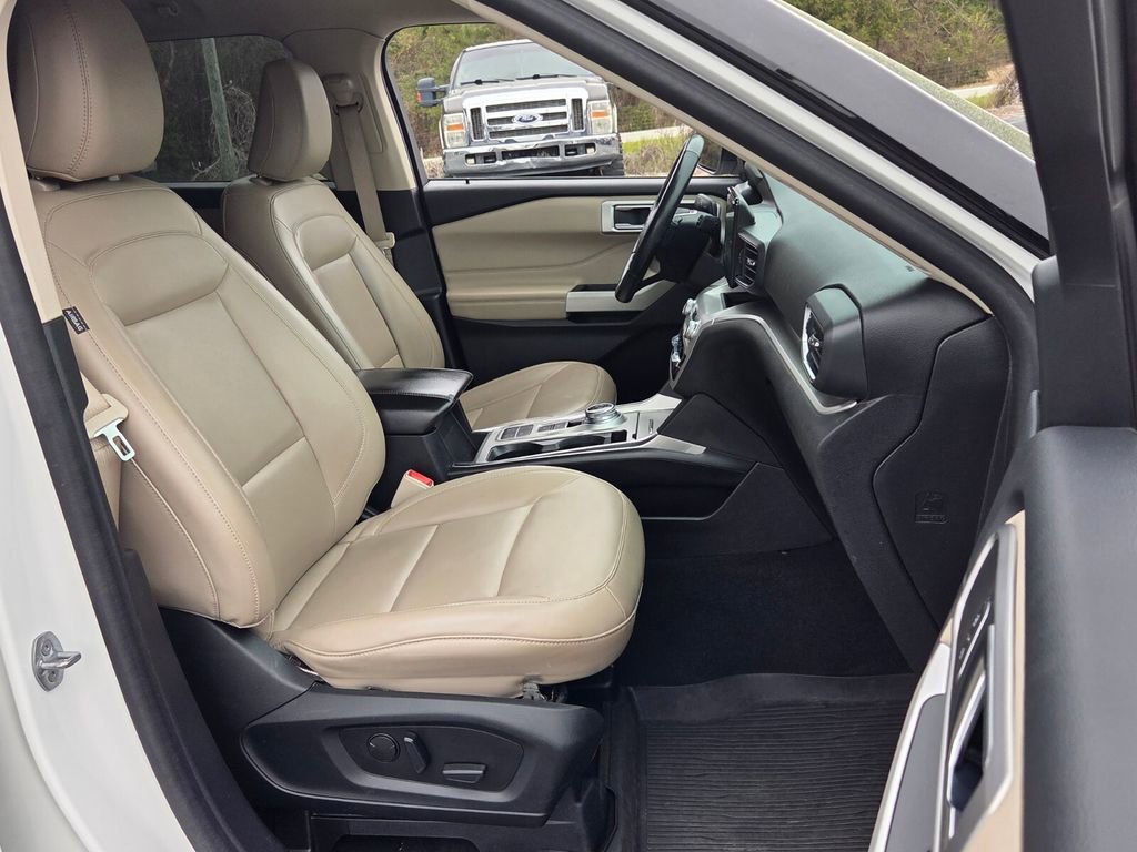 Used 2022 Ford Explorer XLT w/ Equipment Group 202A image 16