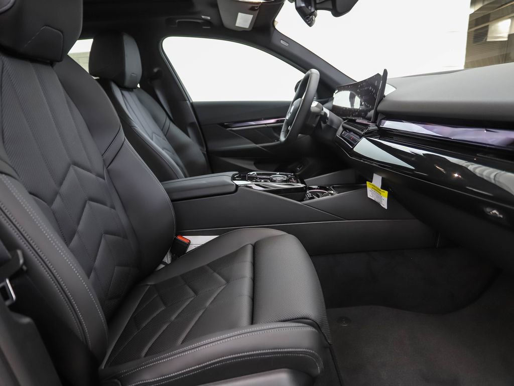 Used 2025 BMW i5 xDrive40 w/ Premium Package image 30