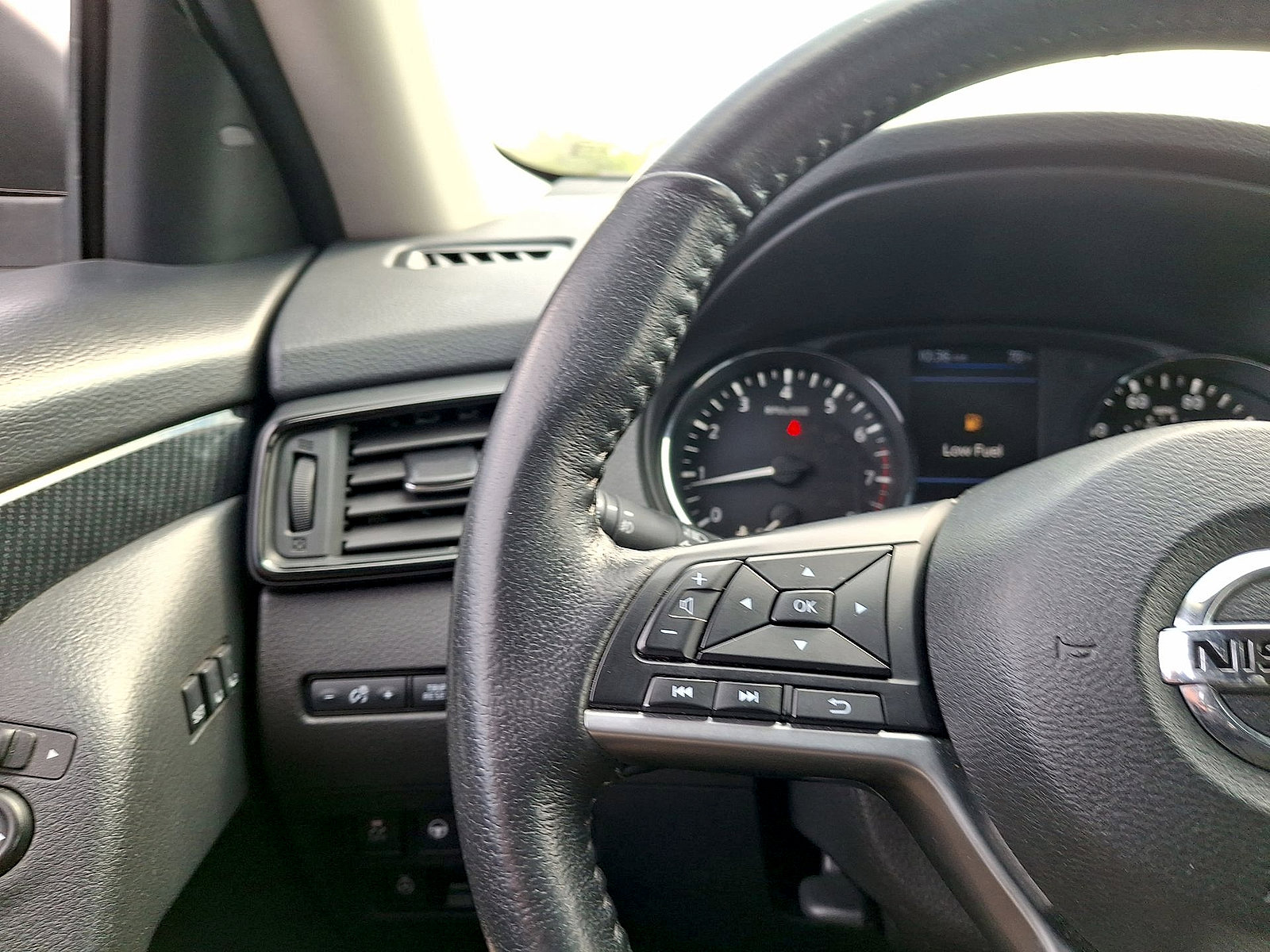 Used 2019 Nissan Rogue SL AWD/4WD image 17