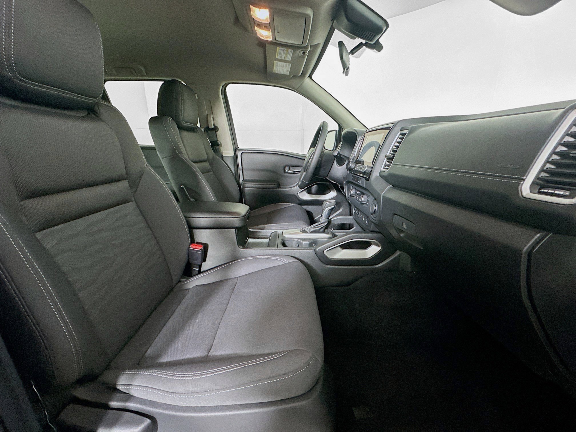 Used 2024 Nissan Frontier SV w/ SV Convenience Package image 29