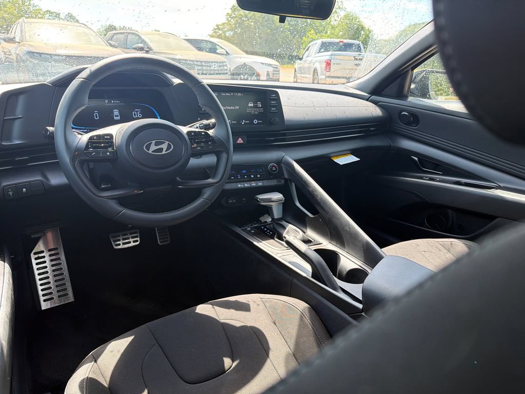 Certified 2025 Hyundai Elantra Sport FWD image 23