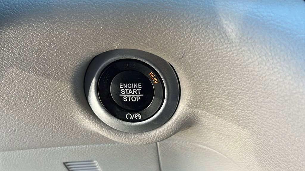 Used 2024 Chrysler Pacifica Touring-L image 28