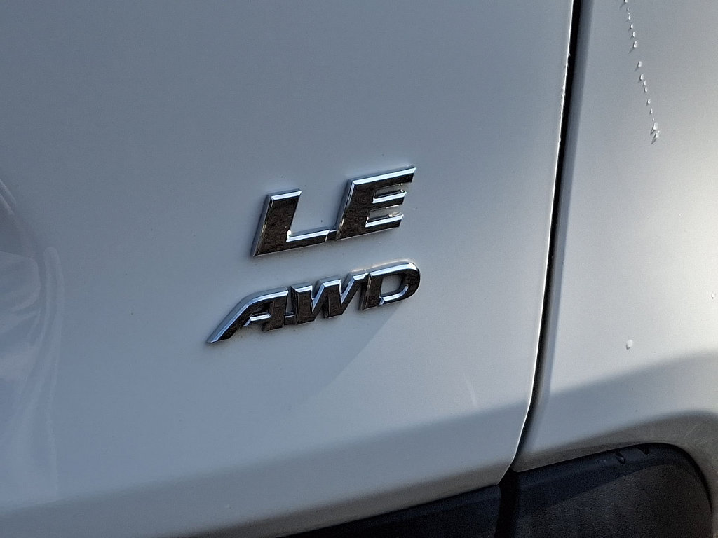 Used 2021 Toyota RAV4 LE AWD/4WD image 30