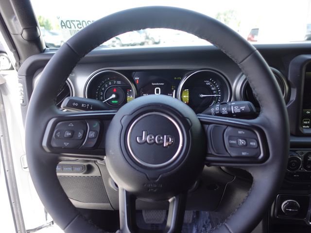 Used 2023 Jeep Wrangler Unlimited w/ Sun & Screen Package AWD/4WD image 12