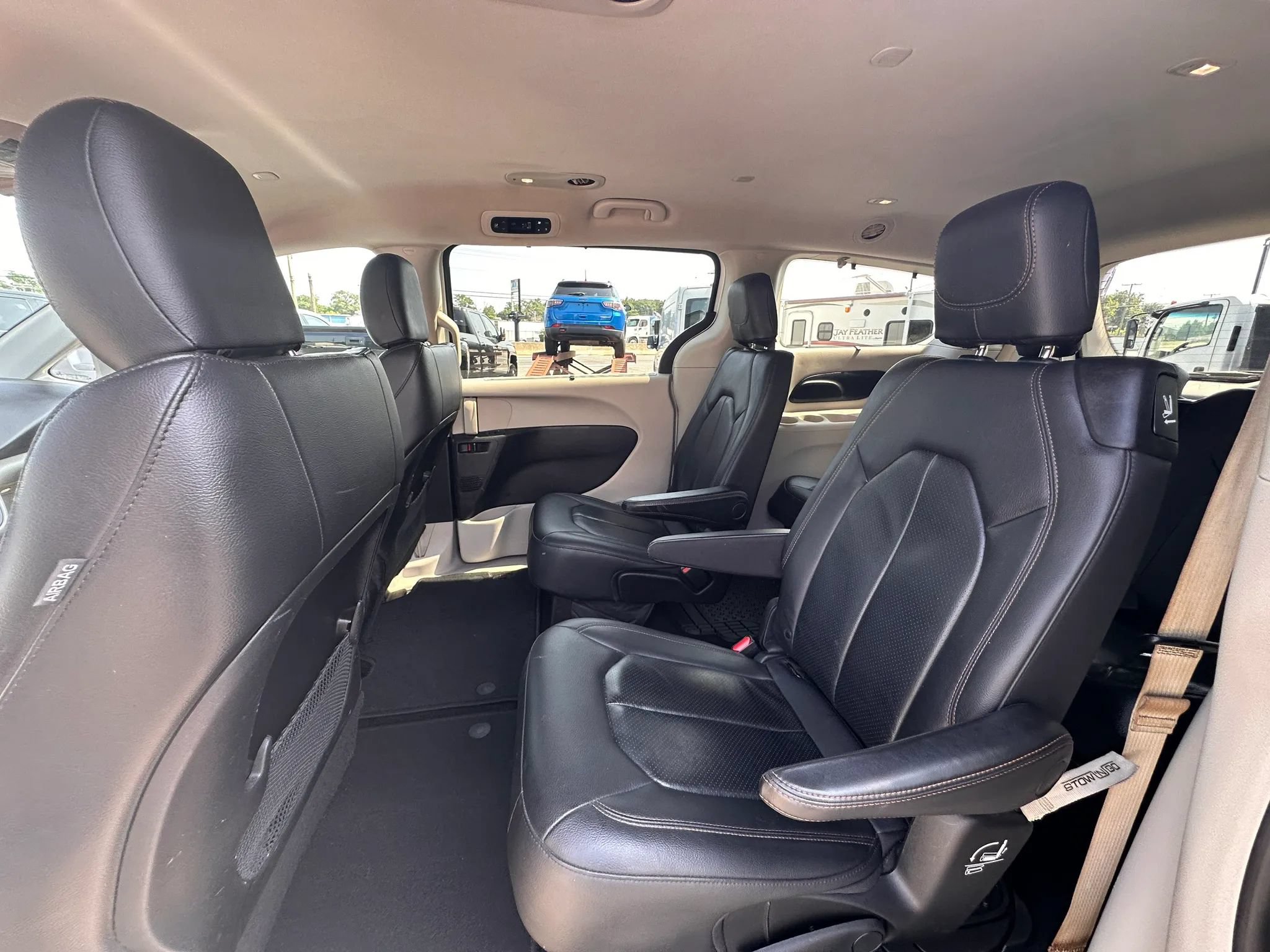 Used 2019 Chrysler Pacifica Touring-L FWD image 19