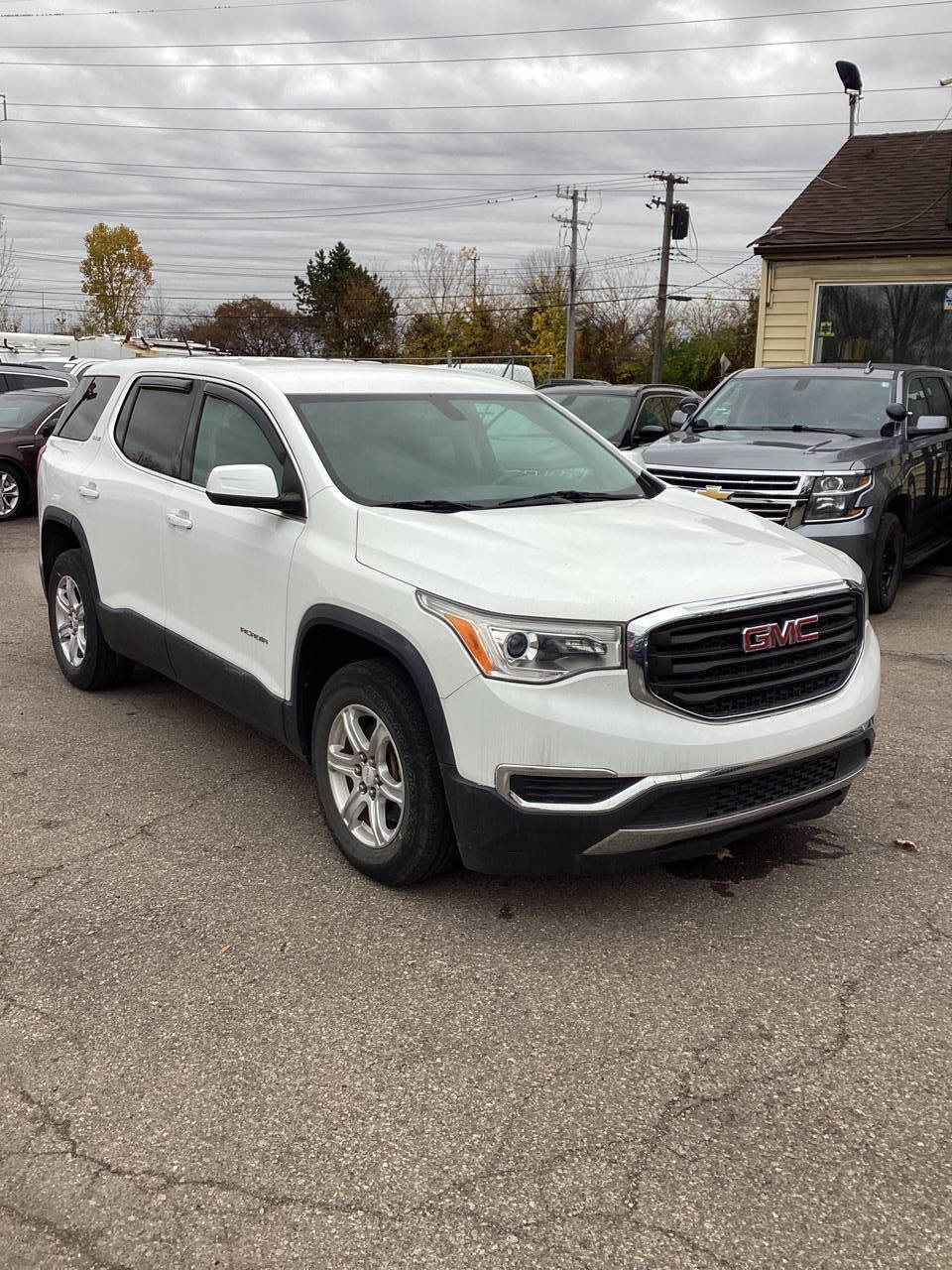 Used 2018 GMC Acadia SLE w/ LPO, Cargo Package image 2