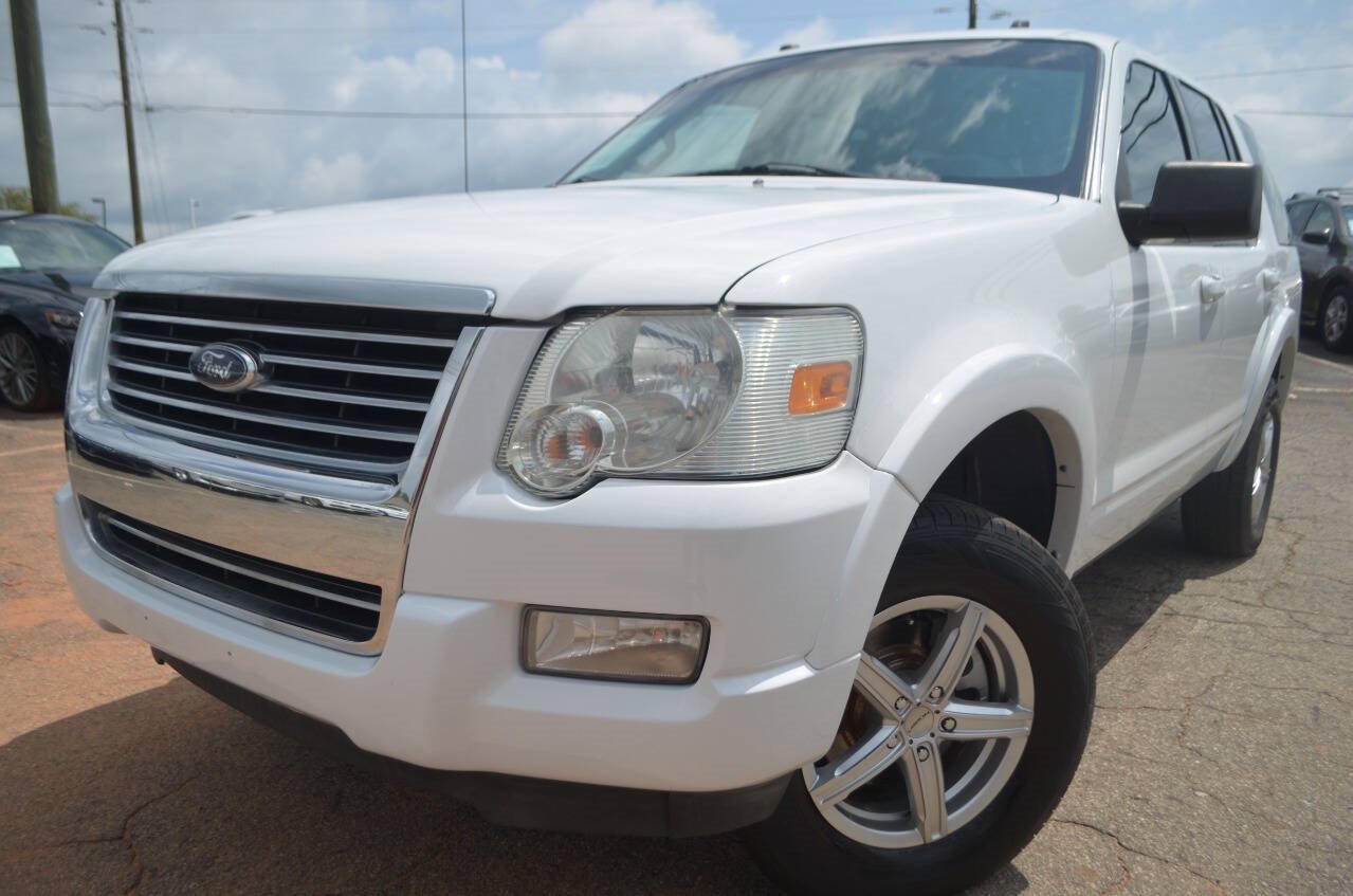 Used 2010 Ford Explorer XLT image 2
