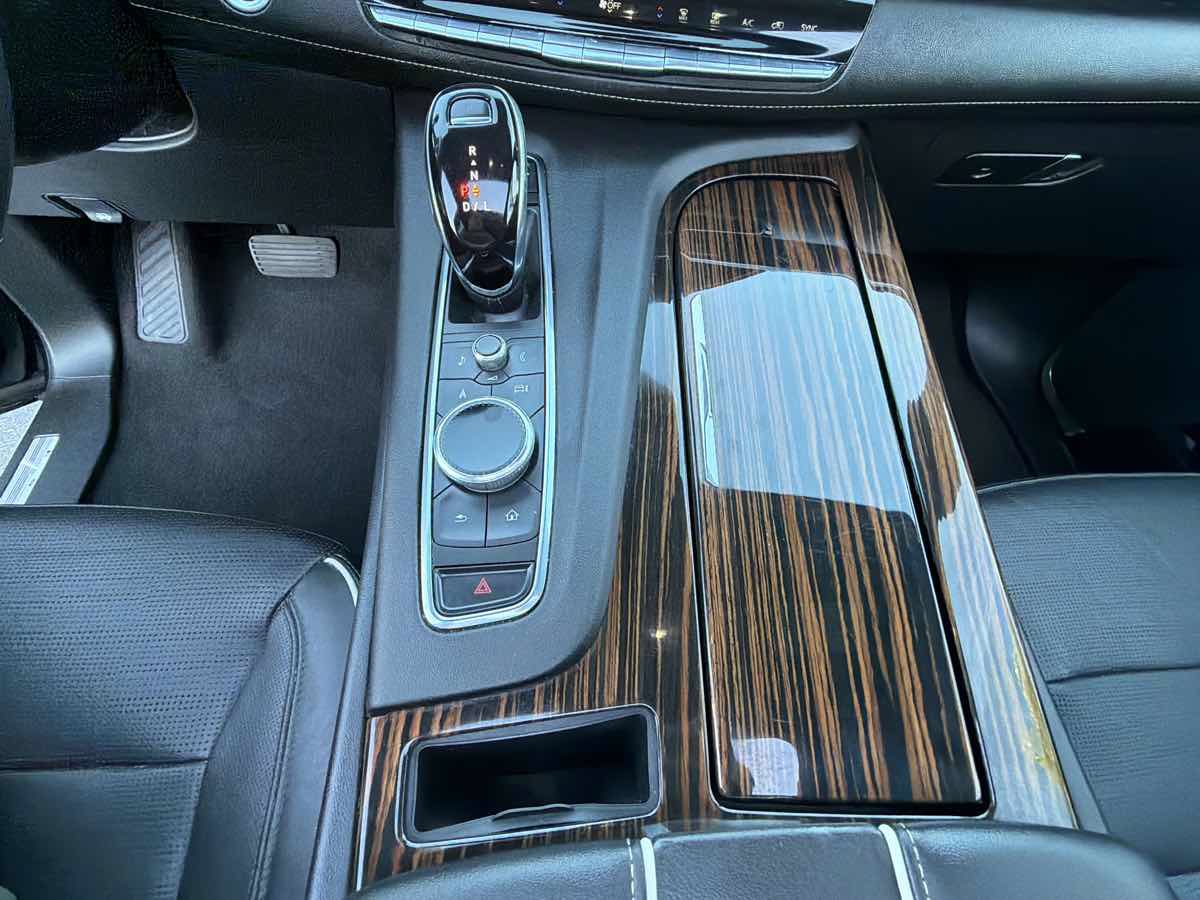 Used 2021 Cadillac Escalade Premium Luxury RWD image 38