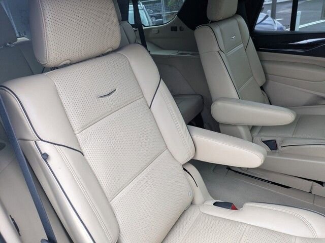 Used 2021 Cadillac Escalade Premium Luxury image 33