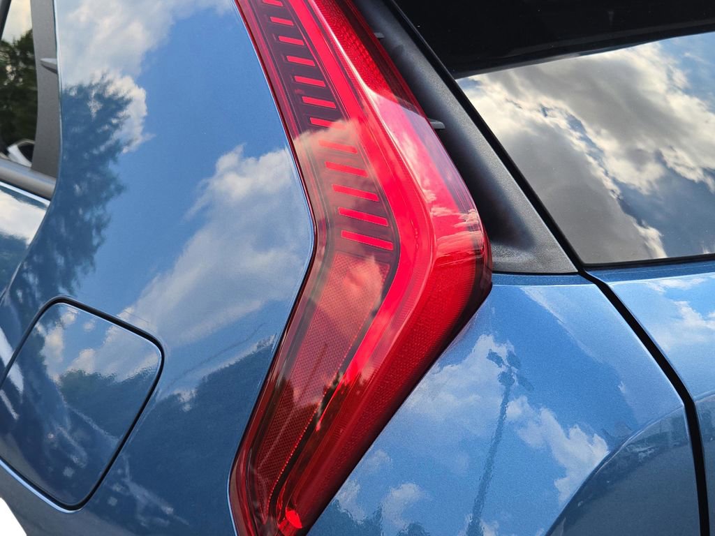 New 2025 Kia Niro EX Touring image 12