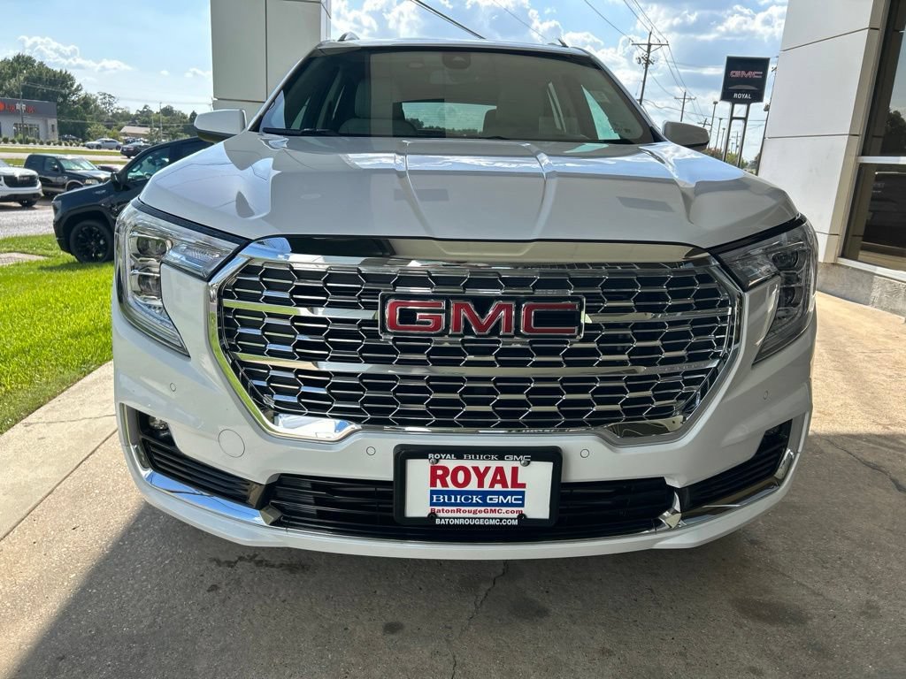 Used 2023 GMC Terrain Denali w/ LPO, Floor Liner Package AWD/4WD image 3