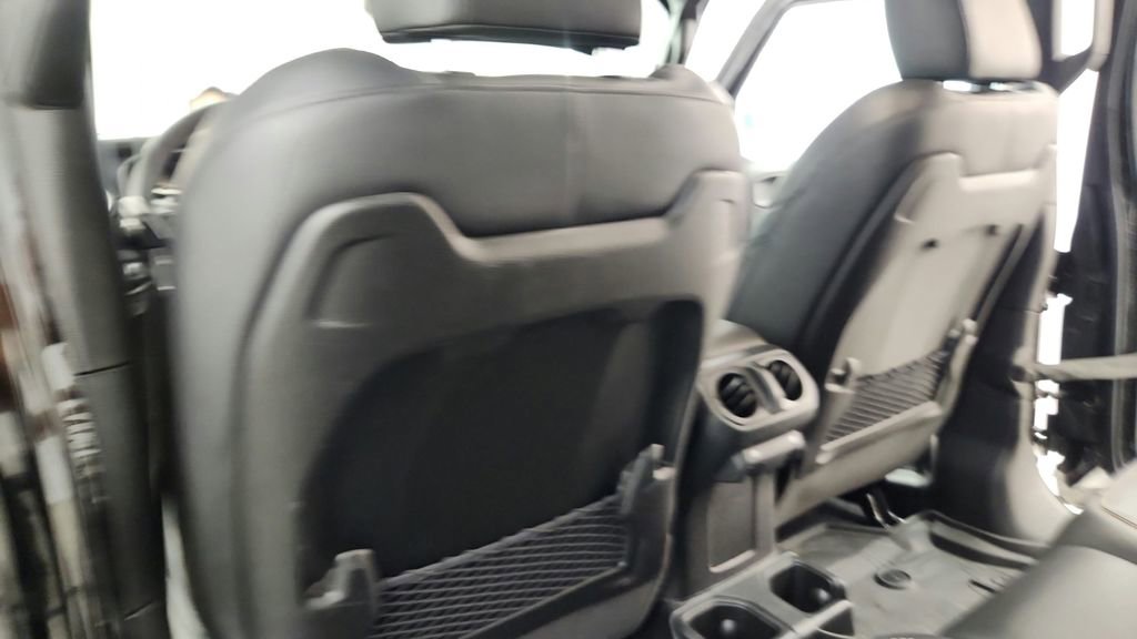 Used 2025 Jeep Gladiator Sport image 33