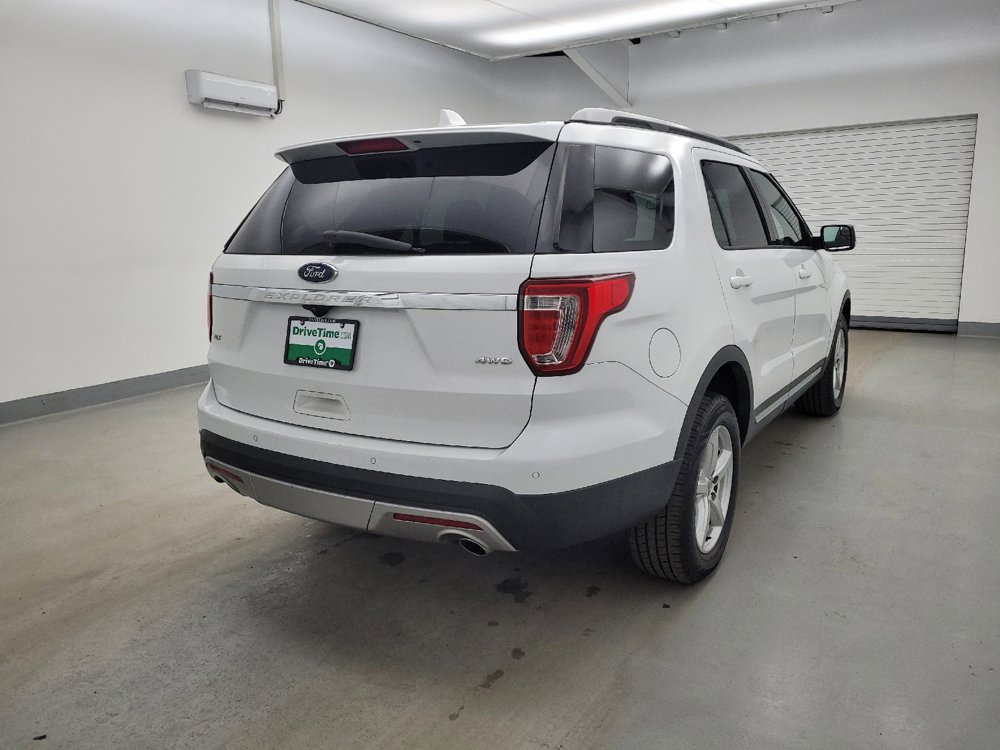 Used 2017 Ford Explorer XLT image 9