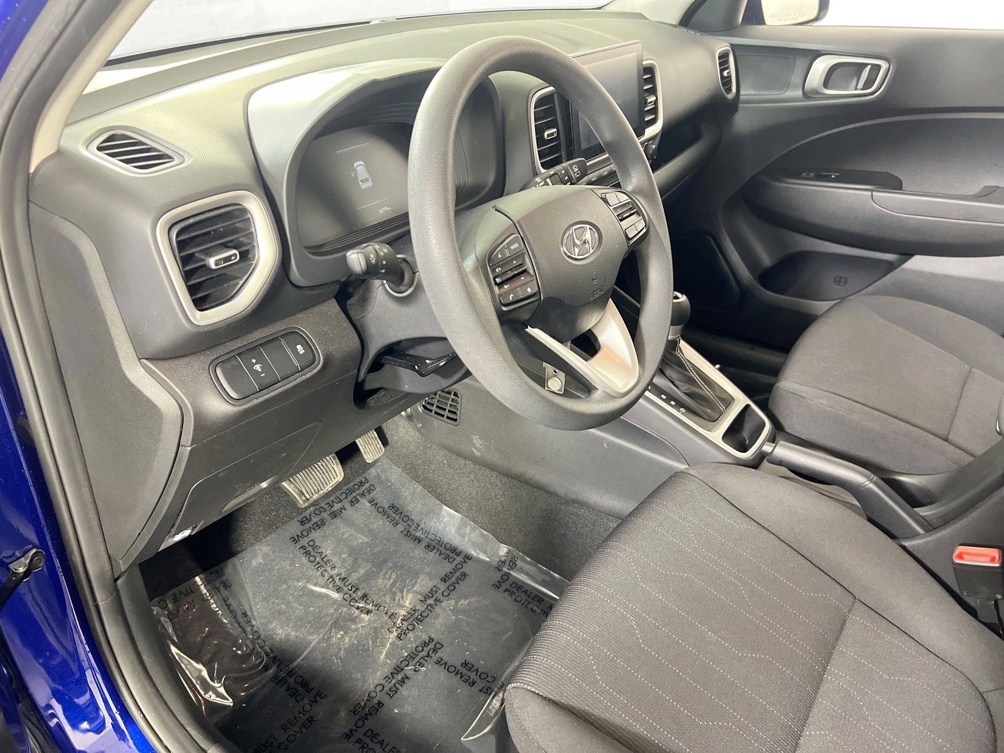 Used 2023 Hyundai Venue SE w/ Cargo Package image 9