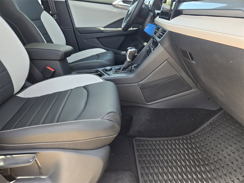 New 2025 Volkswagen Taos SEL image 12