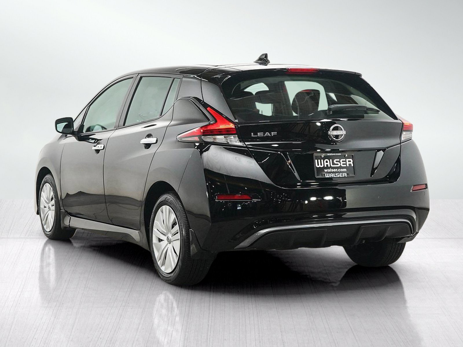 Used 2025 Nissan Leaf S FWD image 3