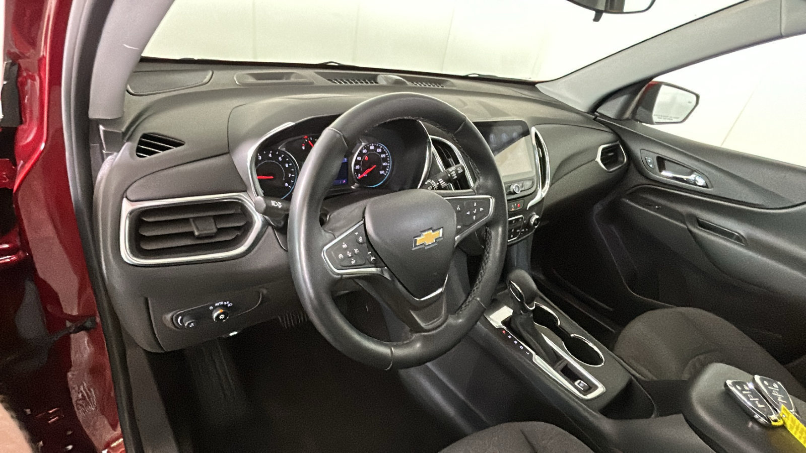Used 2024 Chevrolet Equinox LT FWD image 17