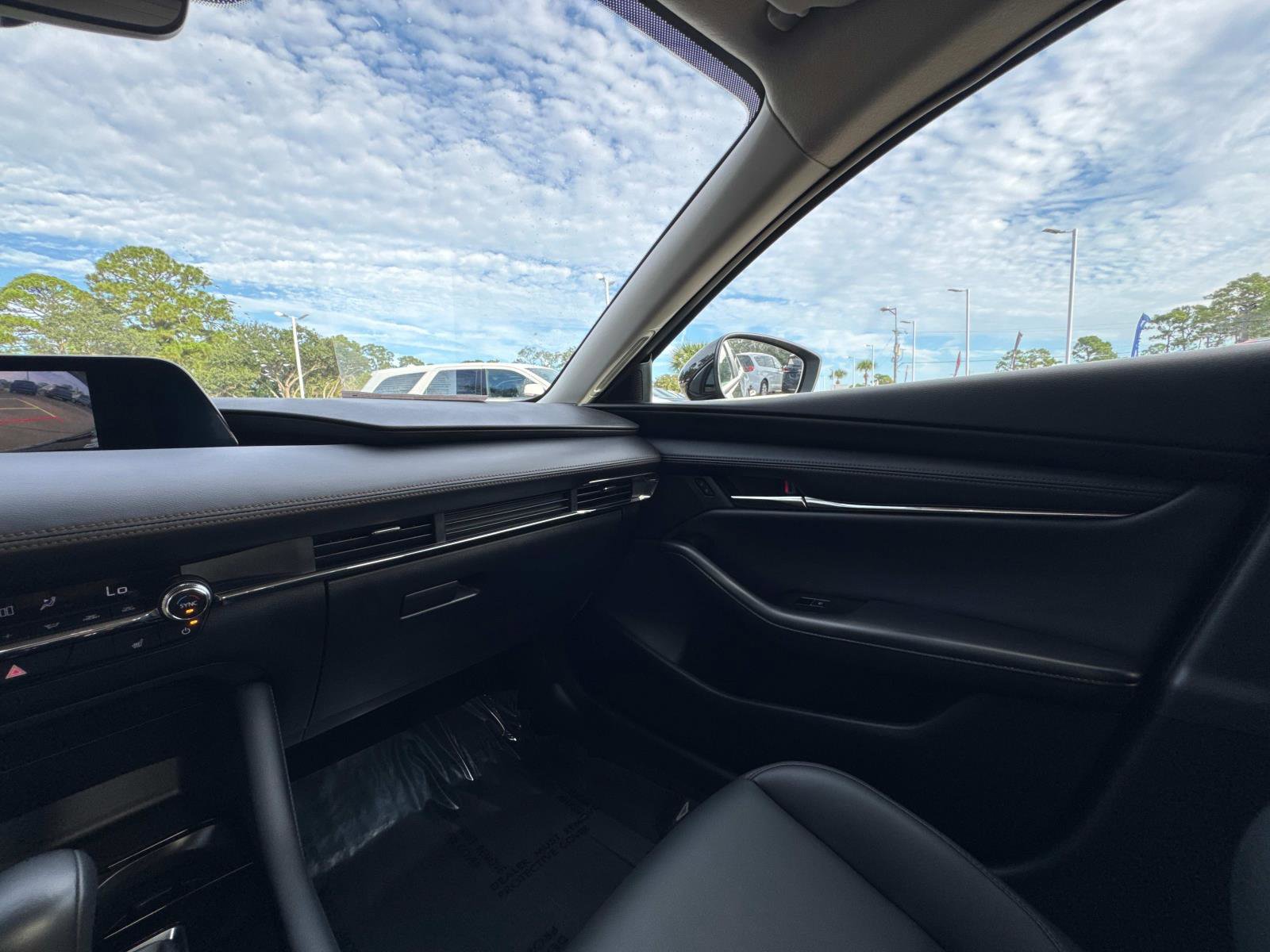 Used 2024 MAZDA MAZDA3 s image 28