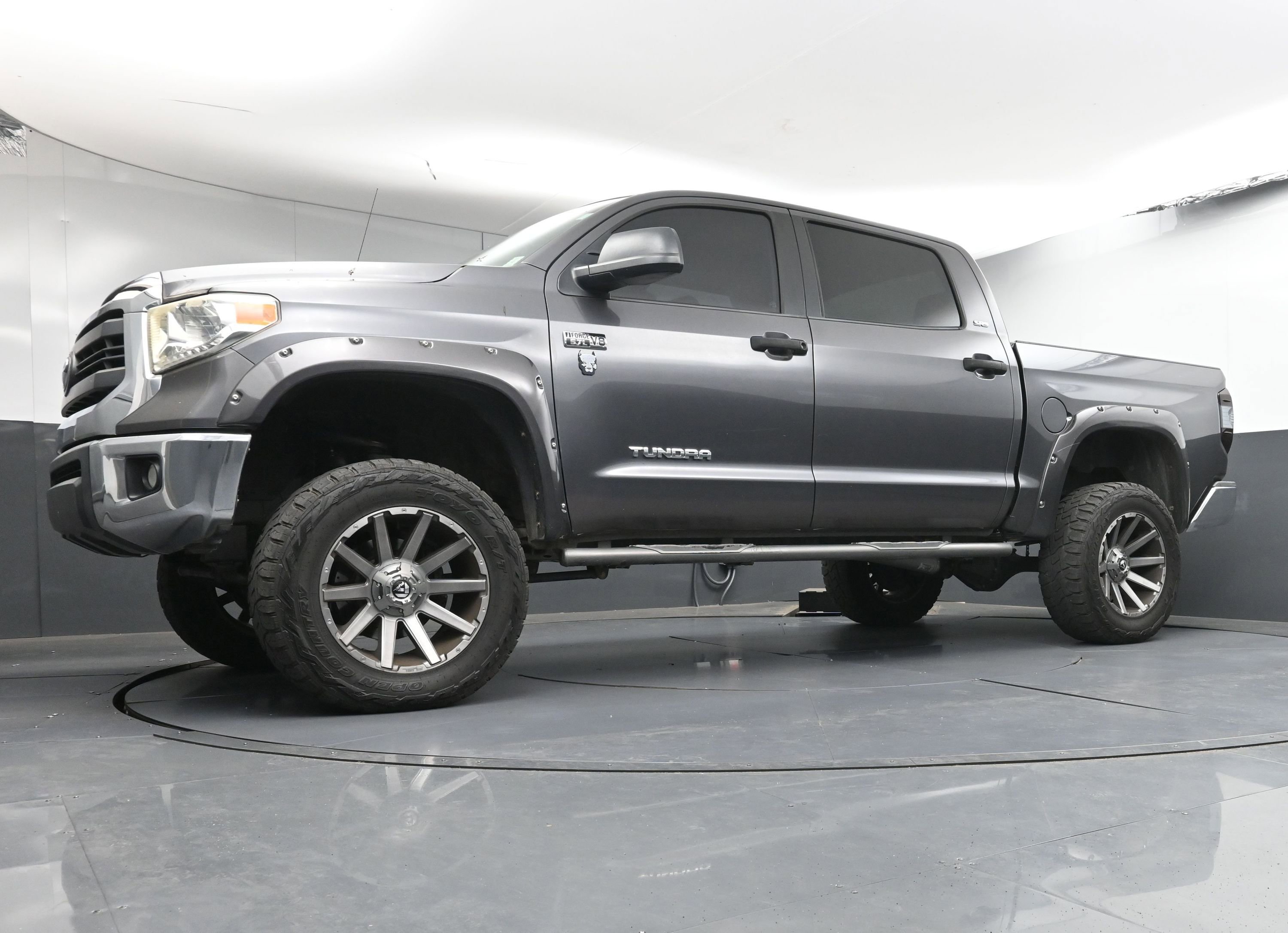 Used 2014 Toyota Tundra SR5 w/ SR5 Upgrade Package image 31