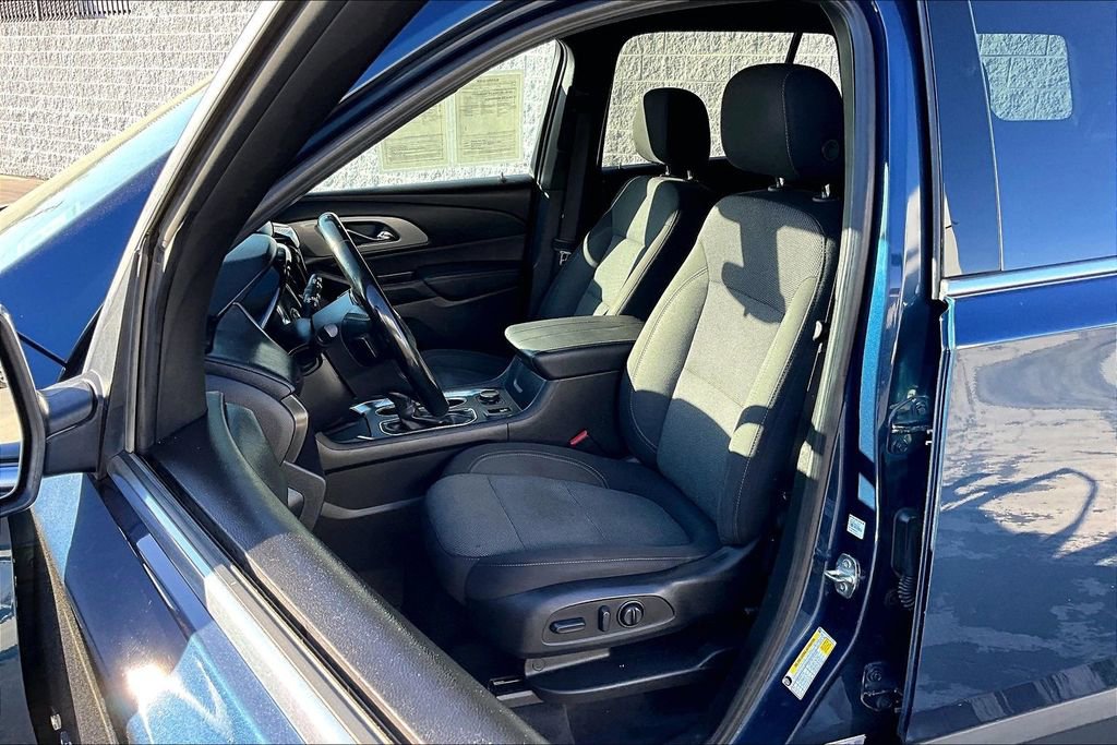 Used 2023 Chevrolet Traverse LT AWD/4WD image 3