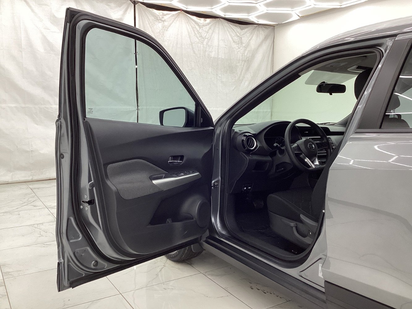 Used 2018 Nissan Kicks SV image 16