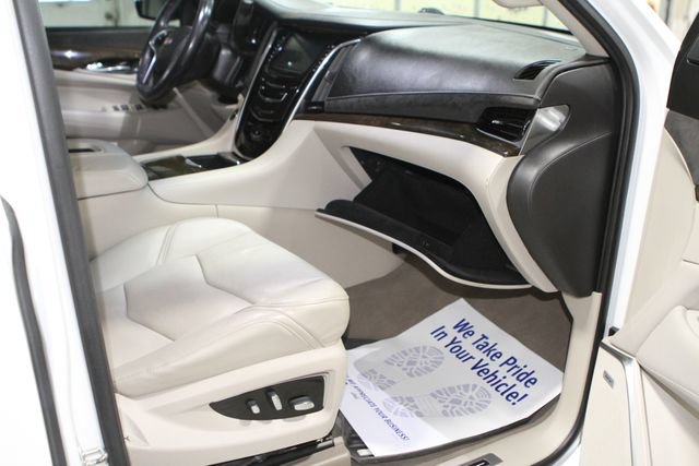 Used 2018 Cadillac Escalade ESV Luxury AWD/4WD image 25
