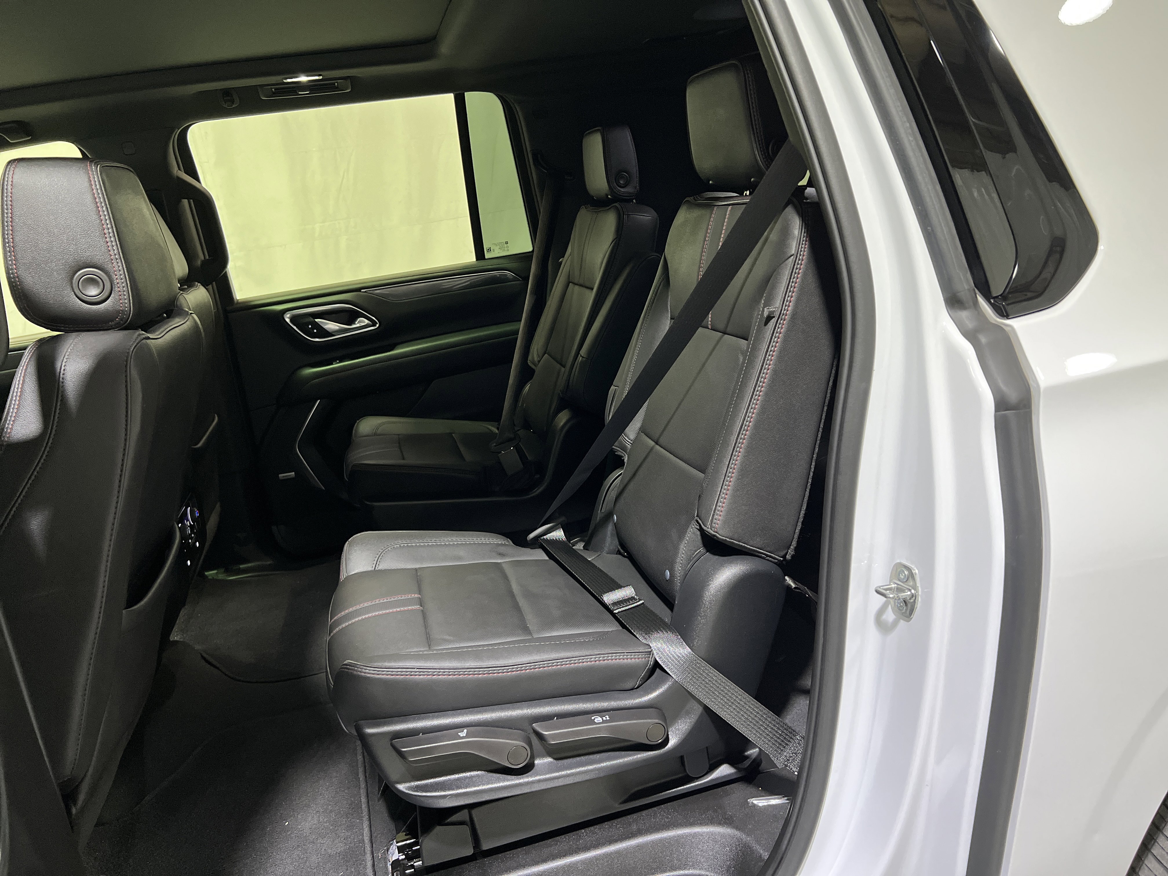 Used 2023 Chevrolet Suburban RST w/ Luxury Package image 17