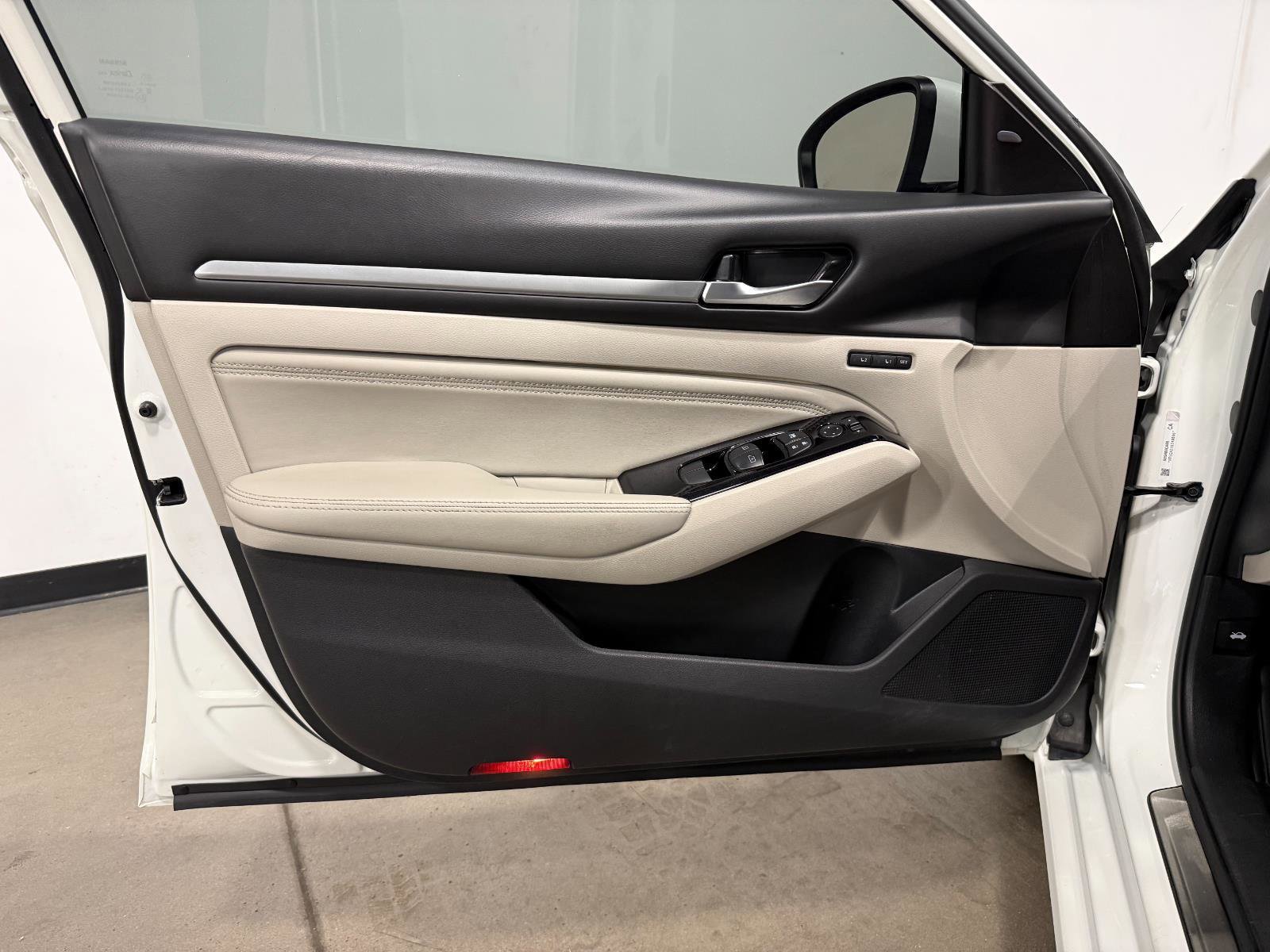 Used 2021 Nissan Altima 2.5 Platinum AWD/4WD image 9
