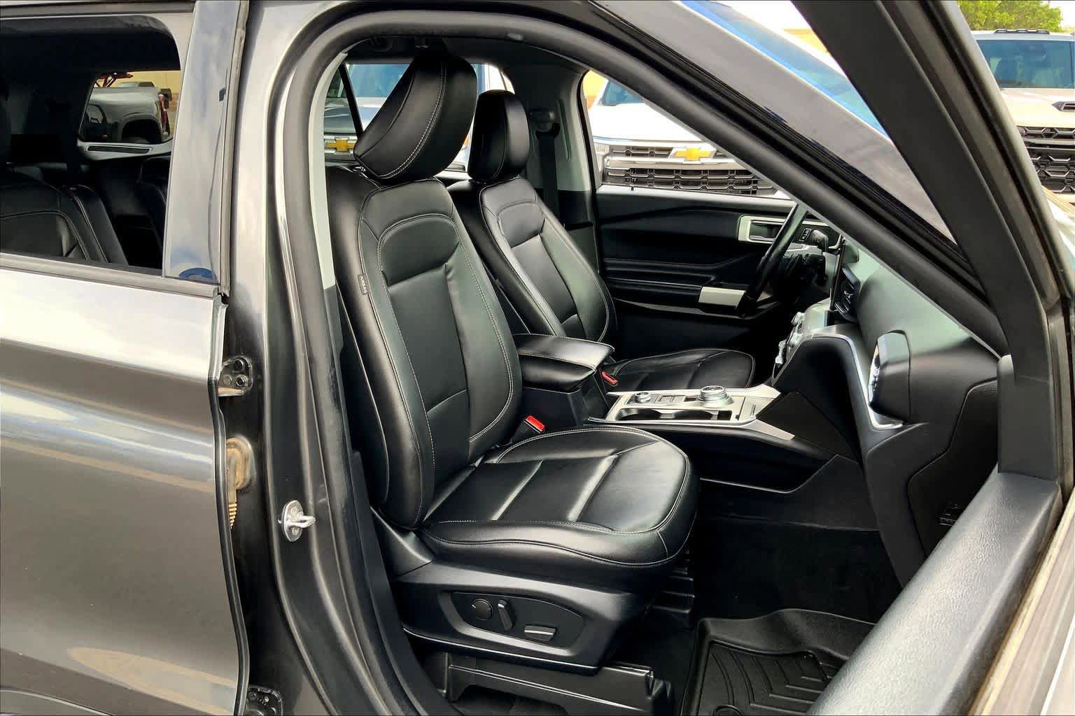 Used 2020 Ford Explorer XLT w/ Equipment Group 202A image 9
