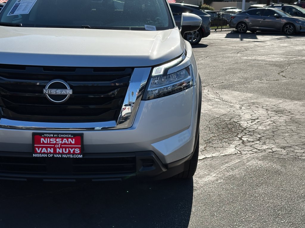 Used 2022 Nissan Pathfinder SV FWD image 13