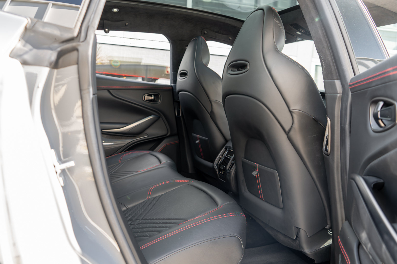 Used 2022 Aston Martin DBX AWD/4WD image 30