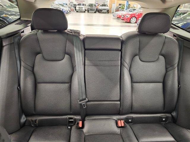 Used 2022 Volvo XC60 B5 Momentum w/ Climate Package AWD/4WD image 31