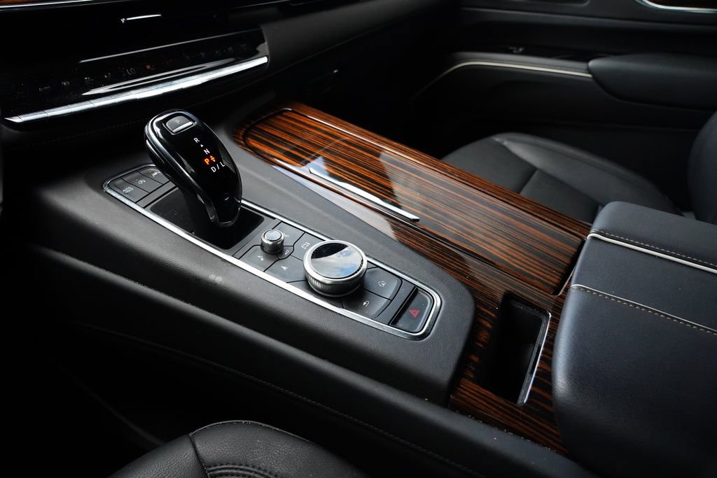 Used 2024 Cadillac Escalade ESV Luxury image 5