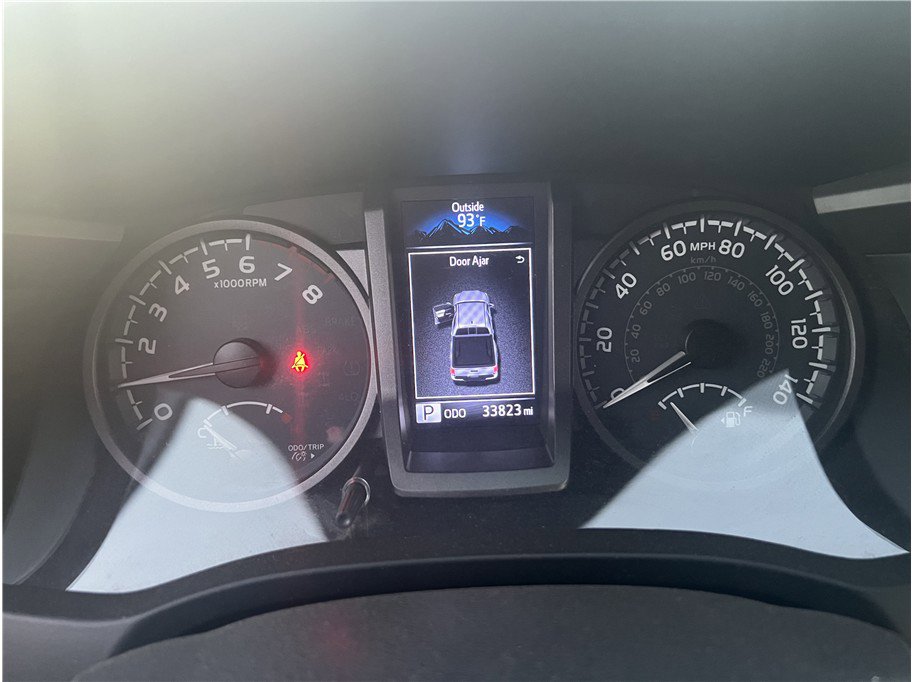 Used 2018 Toyota Tacoma TRD Sport image 13