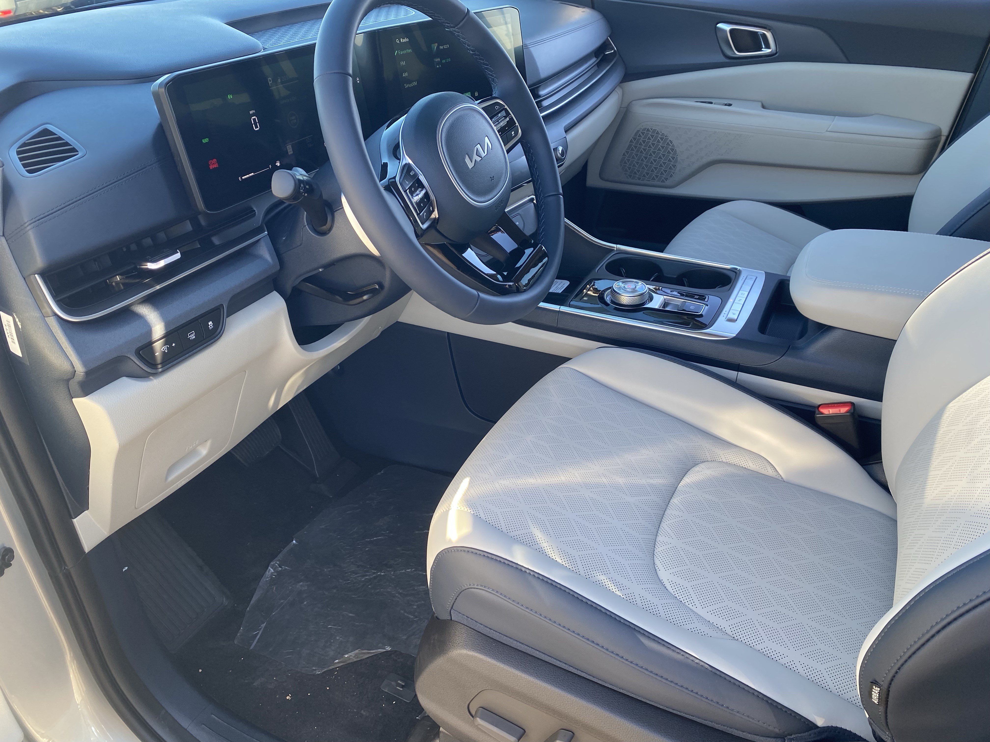 New 2026 Kia Carnival EX FWD image 16