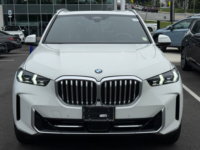 Used 2025 BMW X5 xDrive40i w/ Parking Assistance Package AWD/4WD image 2