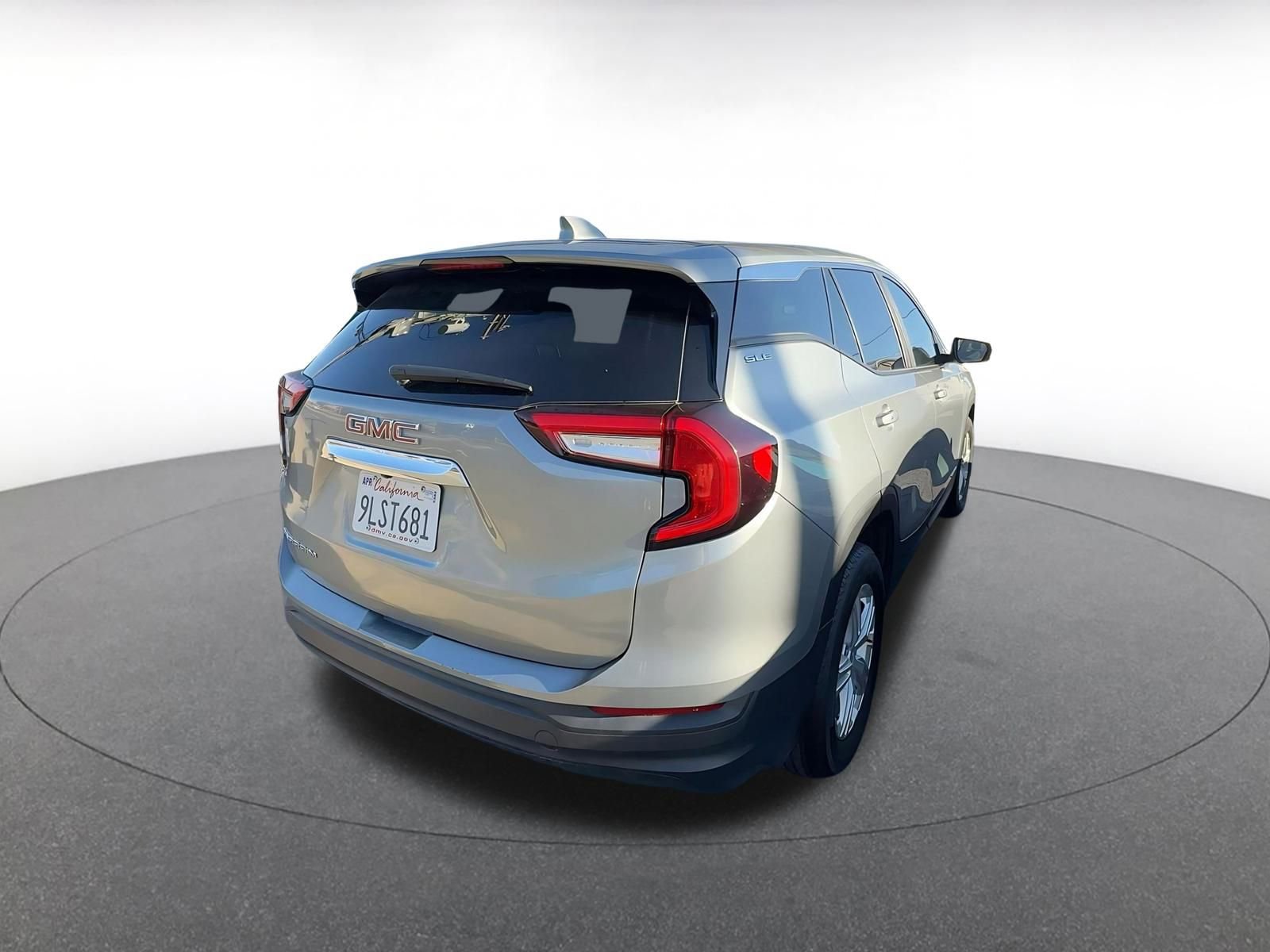 Used 2024 GMC Terrain SLE image 7