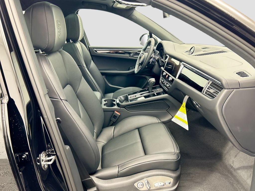 Used 2026 Porsche Macan AWD/4WD image 22