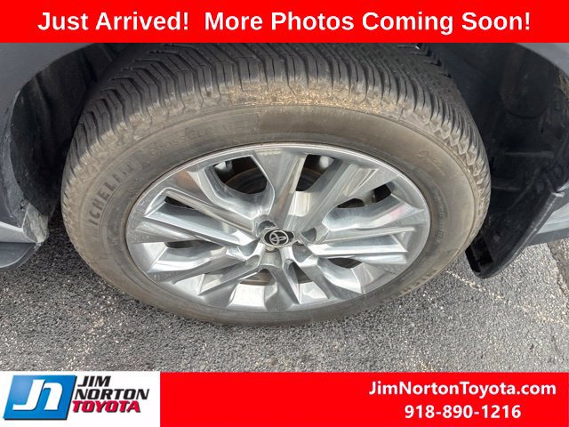 Used 2021 Toyota Highlander Limited FWD image 8