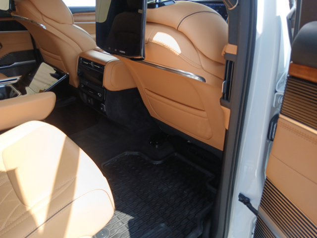 Used 2024 Jeep Grand Wagoneer Series III w/ Rear Seat Video Group 1 AWD/4WD image 37