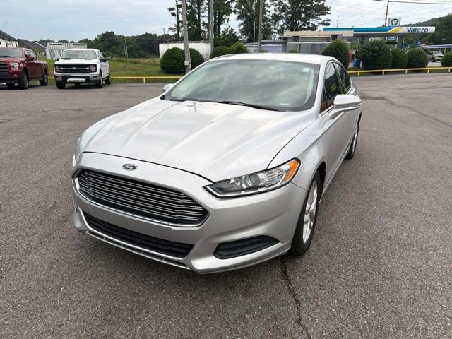 Used 2016 Ford Fusion SE FWD image 2