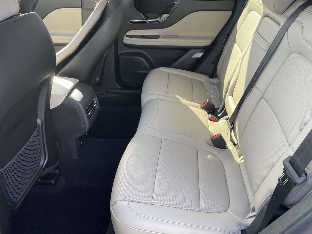 New 2026 Lincoln Corsair Premiere image 12