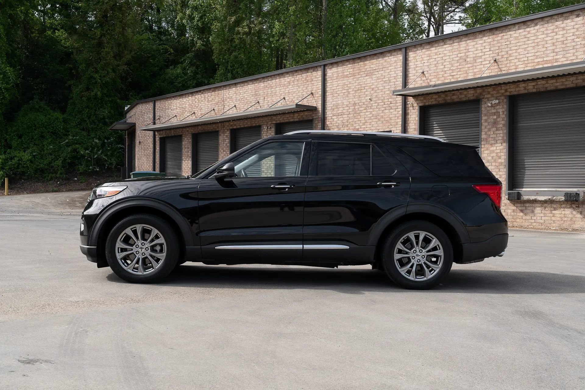 Used 2021 Ford Explorer Limited w/ Equipment Group 301A RWD image 4