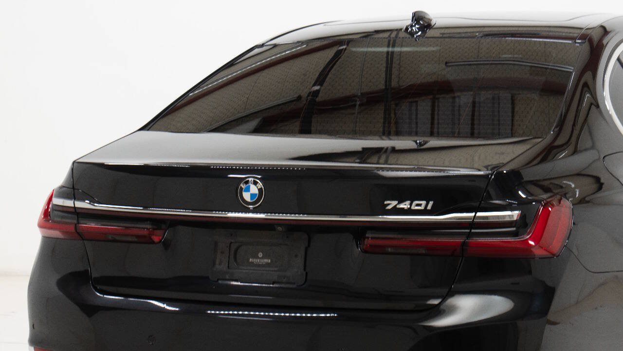 Used 2021 BMW 740i w/ Premium Package RWD image 12