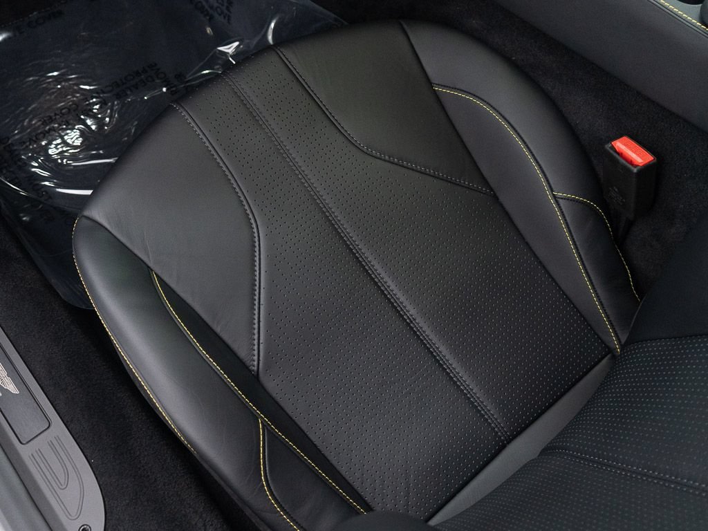 Used 2026 Aston Martin V8 Vantage Coupe RWD image 19