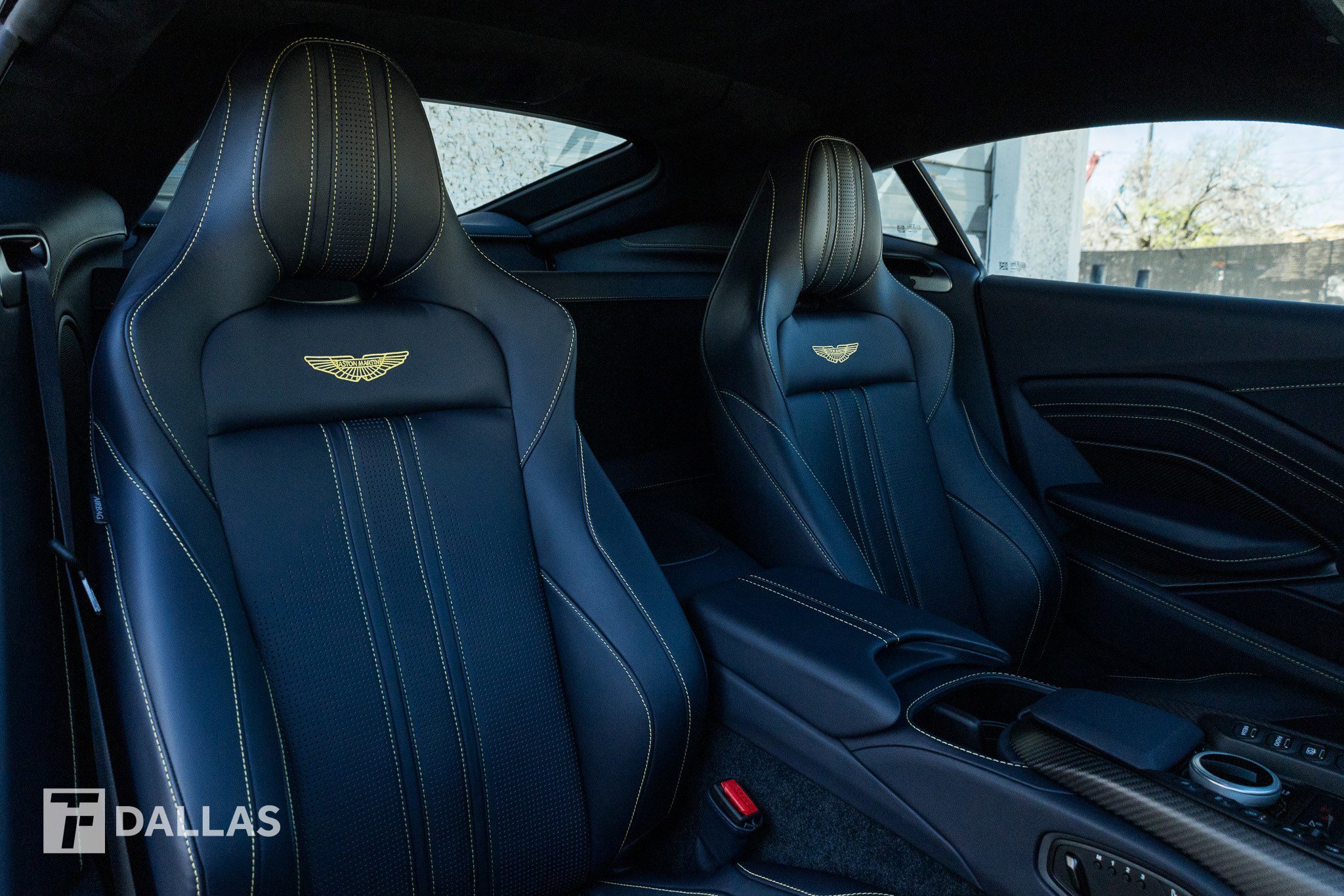 Used 2023 Aston Martin V8 Vantage Coupe image 33