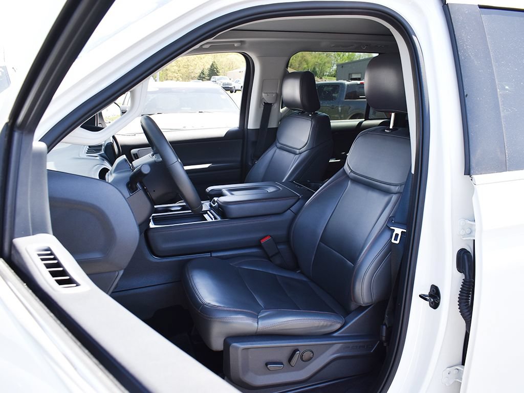 Certified 2025 Ford Expedition Active AWD/4WD image 5