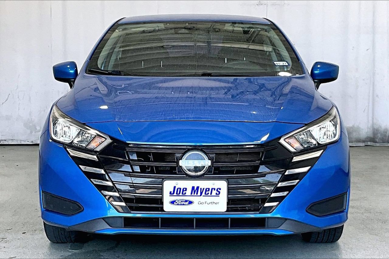 Used 2023 Nissan Versa SV FWD image 3